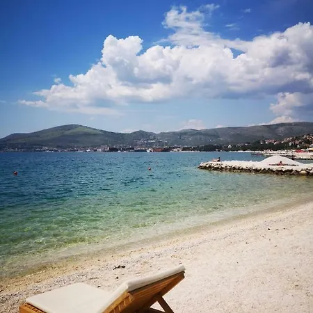 Penthouse Paulina - Large Sunny Terrace - Seaview - 250m To And Restaurants - Free Parking - And Ciovo - 15 Minutes To Airport Trogir