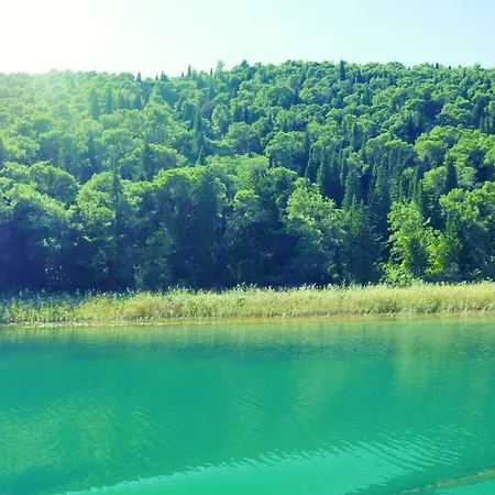 Penthouse Paulina - Large Sunny Terrace - Seaview - 250m To And Restaurants - Free Parking - And Ciovo - 15 Minutes To Airport Trogir