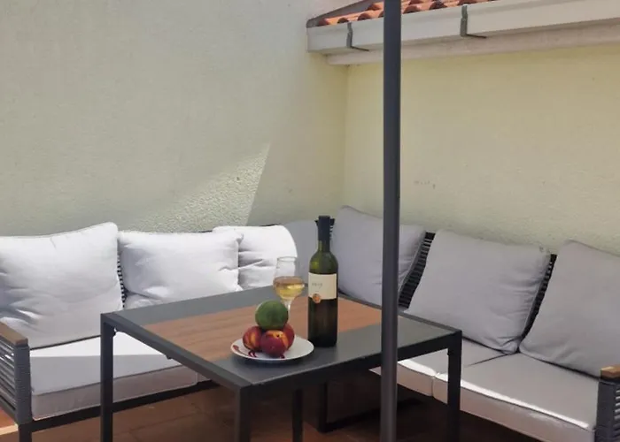 Penthouse Paulina - Large Sunny Terrace - Seaview - 250m To And Restaurants - Free Parking - And Ciovo - 15 Minutes To Airport 公寓 特罗吉尔