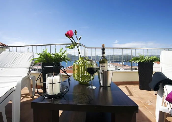 Penthouse Paulina - Large Sunny Terrace - Seaview - 250m To And Restaurants - Free Parking - And Ciovo - 15 Minutes To Airport 特罗吉尔
