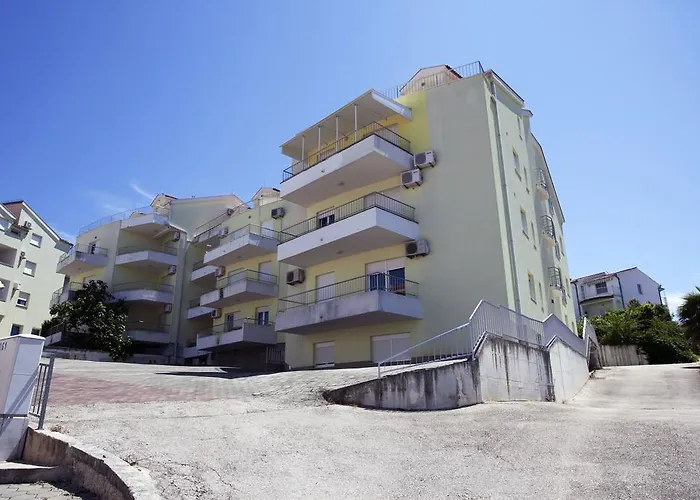 公寓 Penthouse Paulina - Large Sunny Terrace - Seaview - 250m To And Restaurants - Free Parking - And Ciovo - 15 Minutes To Airport
