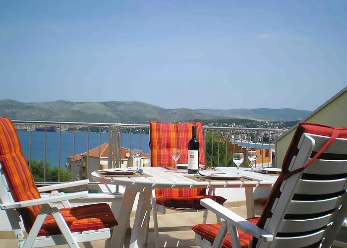 公寓 Penthouse Paulina - Large Sunny Terrace - Seaview - 250m To And Restaurants - Free Parking - And Ciovo - 15 Minutes To Airport 特罗吉尔