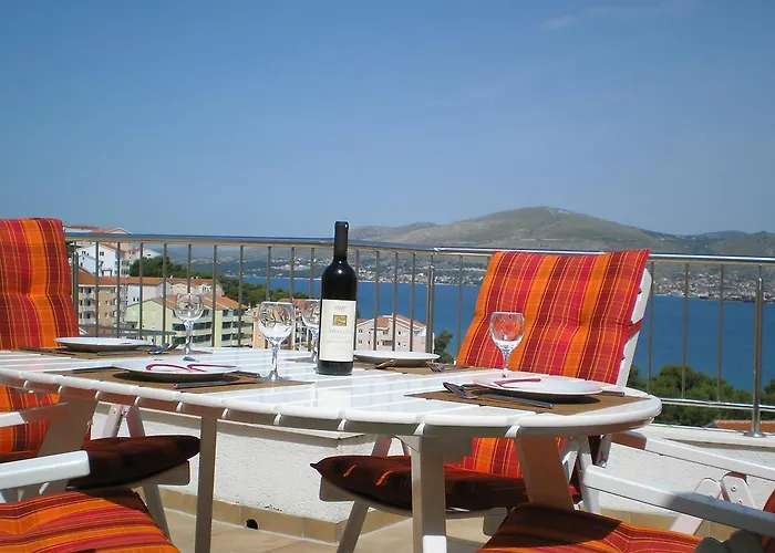 公寓 Penthouse Paulina - Large Sunny Terrace - Seaview - 250m To And Restaurants - Free Parking - And Ciovo - 15 Minutes To Airport *