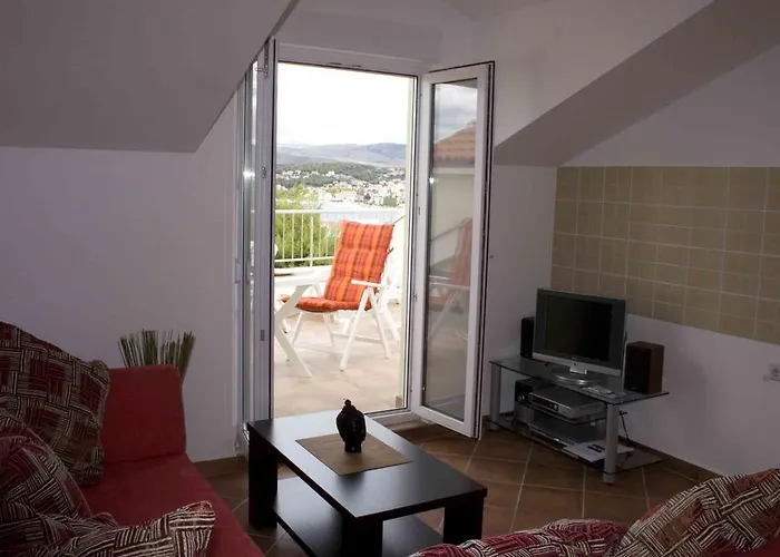 公寓 Penthouse Paulina - Large Sunny Terrace - Seaview - 250m To And Restaurants - Free Parking - And Ciovo - 15 Minutes To Airport