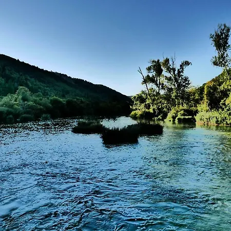 Penthouse Paulina - Large Sunny Terrace - Seaview - 250m To And Restaurants - Free Parking - And Ciovo - 15 Minutes To Airport Τρογκίρ