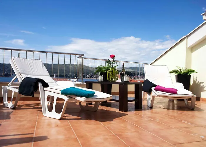 Penthouse Paulina - Large Sunny Terrace - Seaview - 250m To And Restaurants - Free Parking - And Ciovo - 15 Minutes To Airport Apartman *
