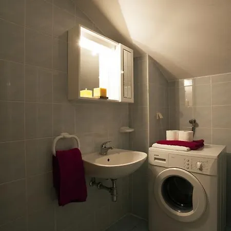 Daire Penthouse Paulina - Large Sunny Terrace - Seaview - 250m To And Restaurants - Free Parking - And Ciovo - 15 Minutes To Airport