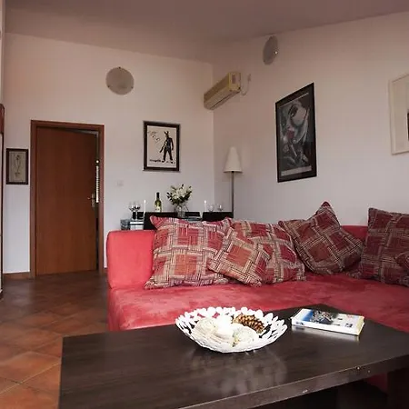 Daire Penthouse Paulina - Large Sunny Terrace - Seaview - 250m To And Restaurants - Free Parking - And Ciovo - 15 Minutes To Airport *